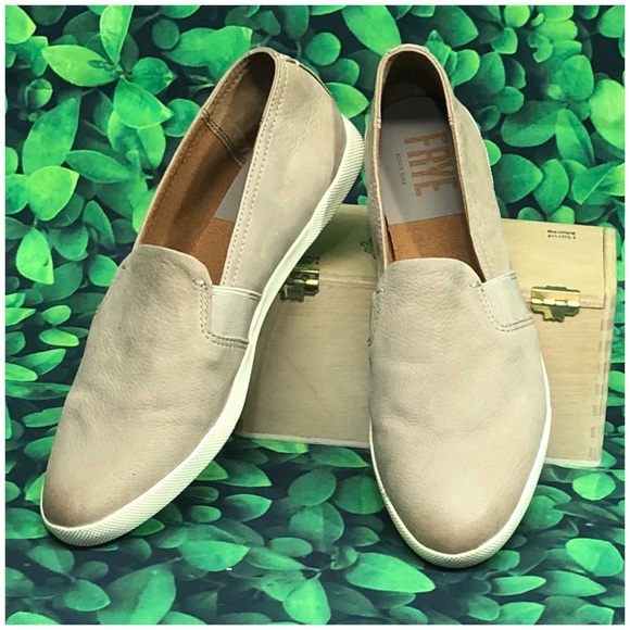 frye lisa slip taupe